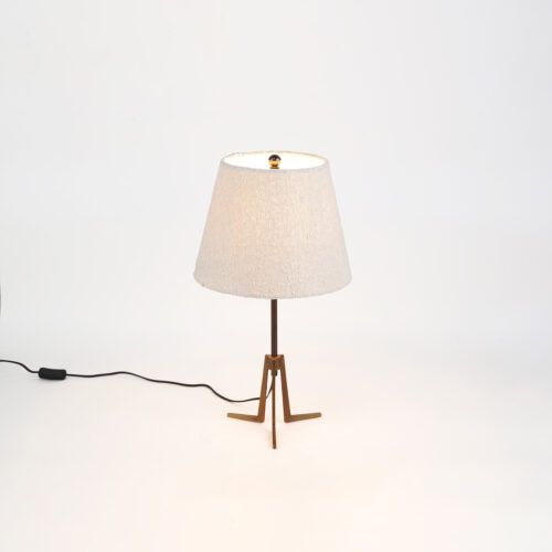 TRIPOD TABLE LAMP
