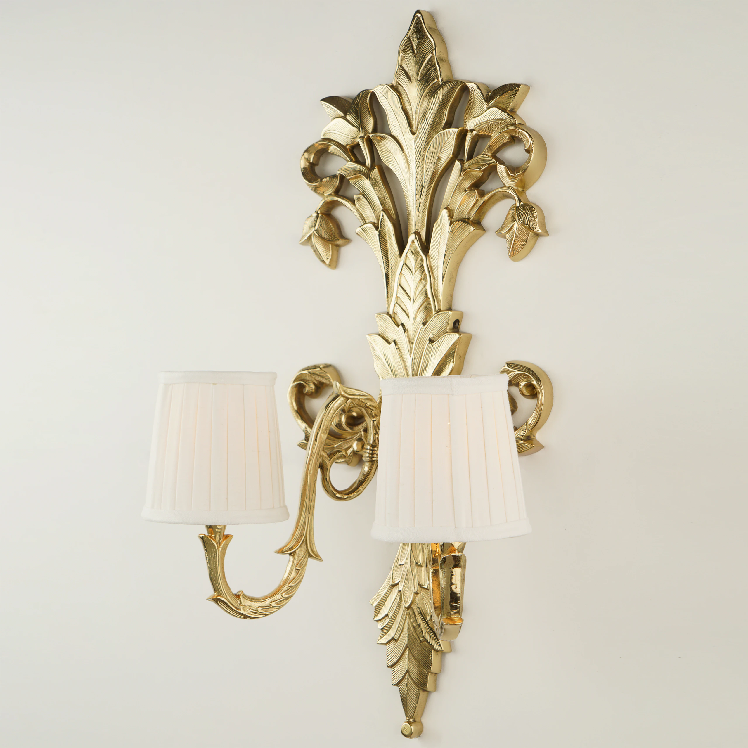 Quattrefoil Luxury Decor & Lighting