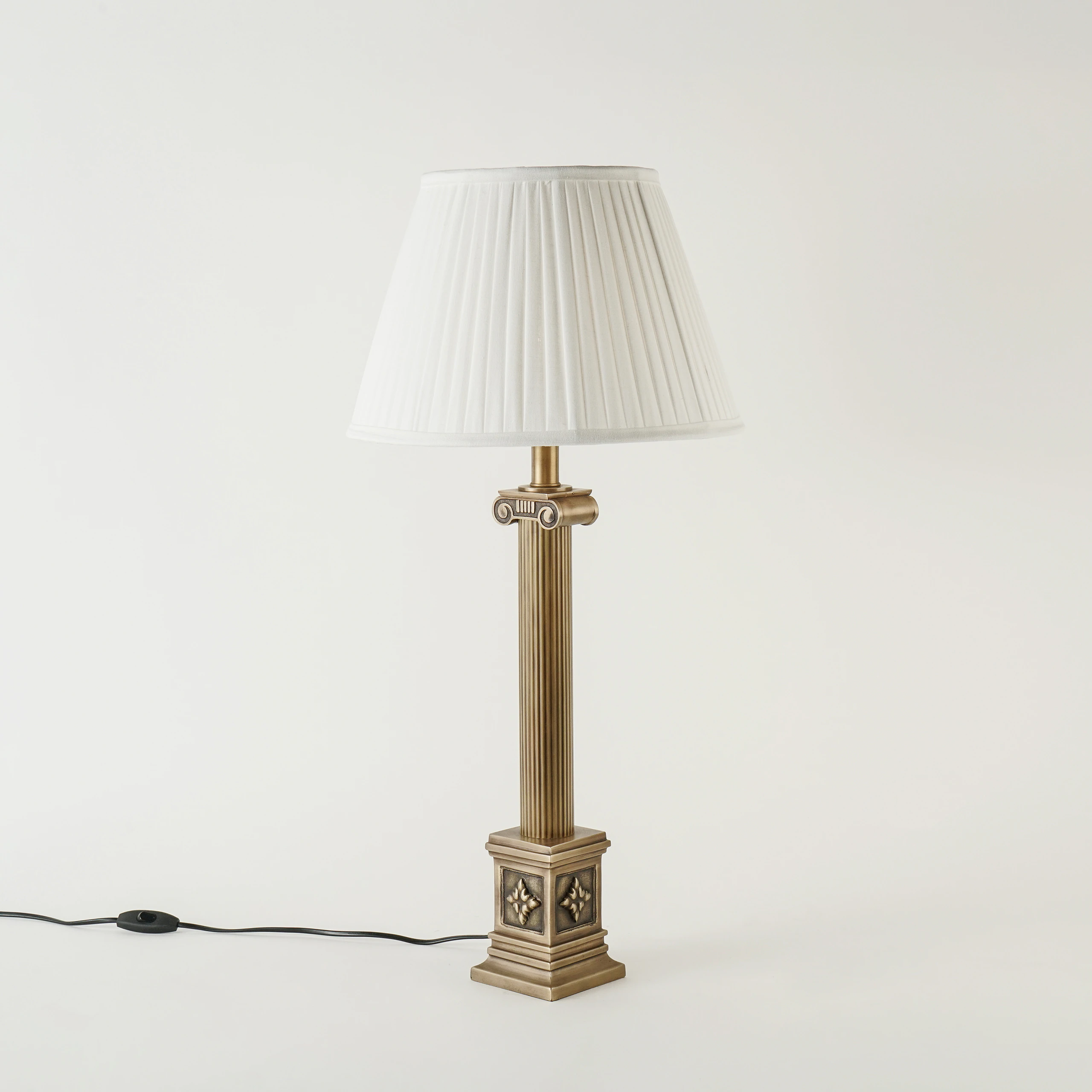 Quattrefoil Luxury Decor & Lighting
