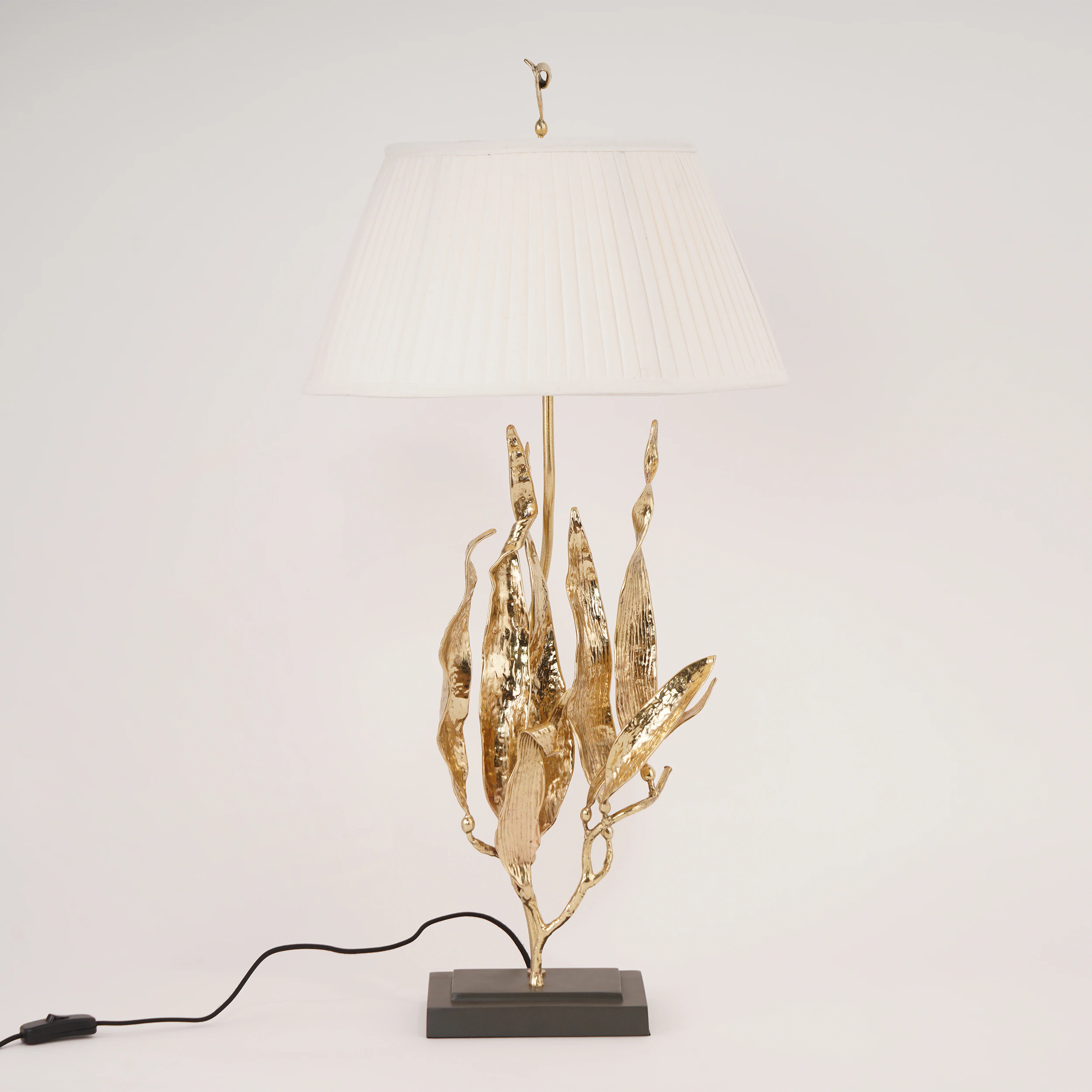 Quattrefoil Luxury Decor & Lighting