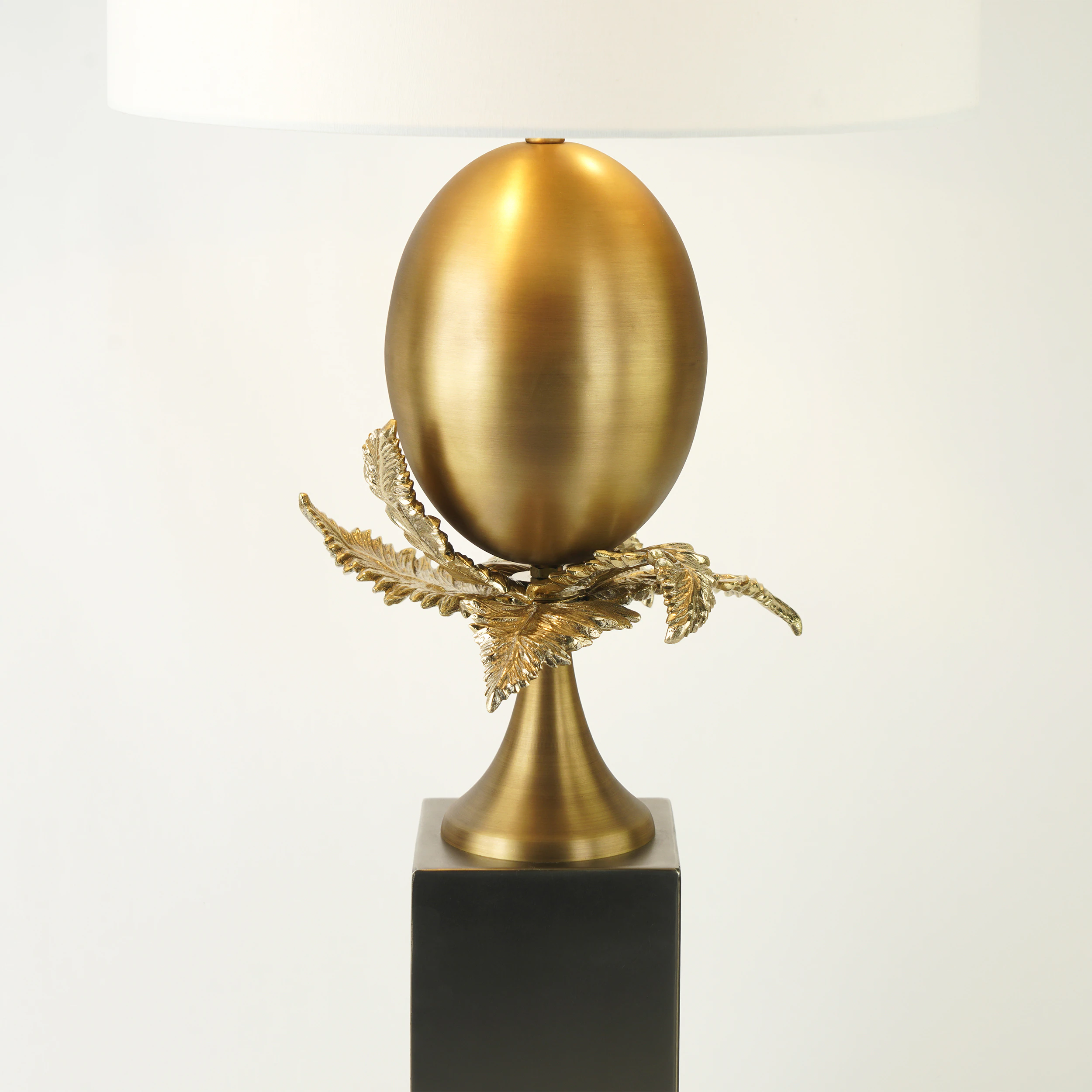 Quattrefoil Luxury Decor & Lighting