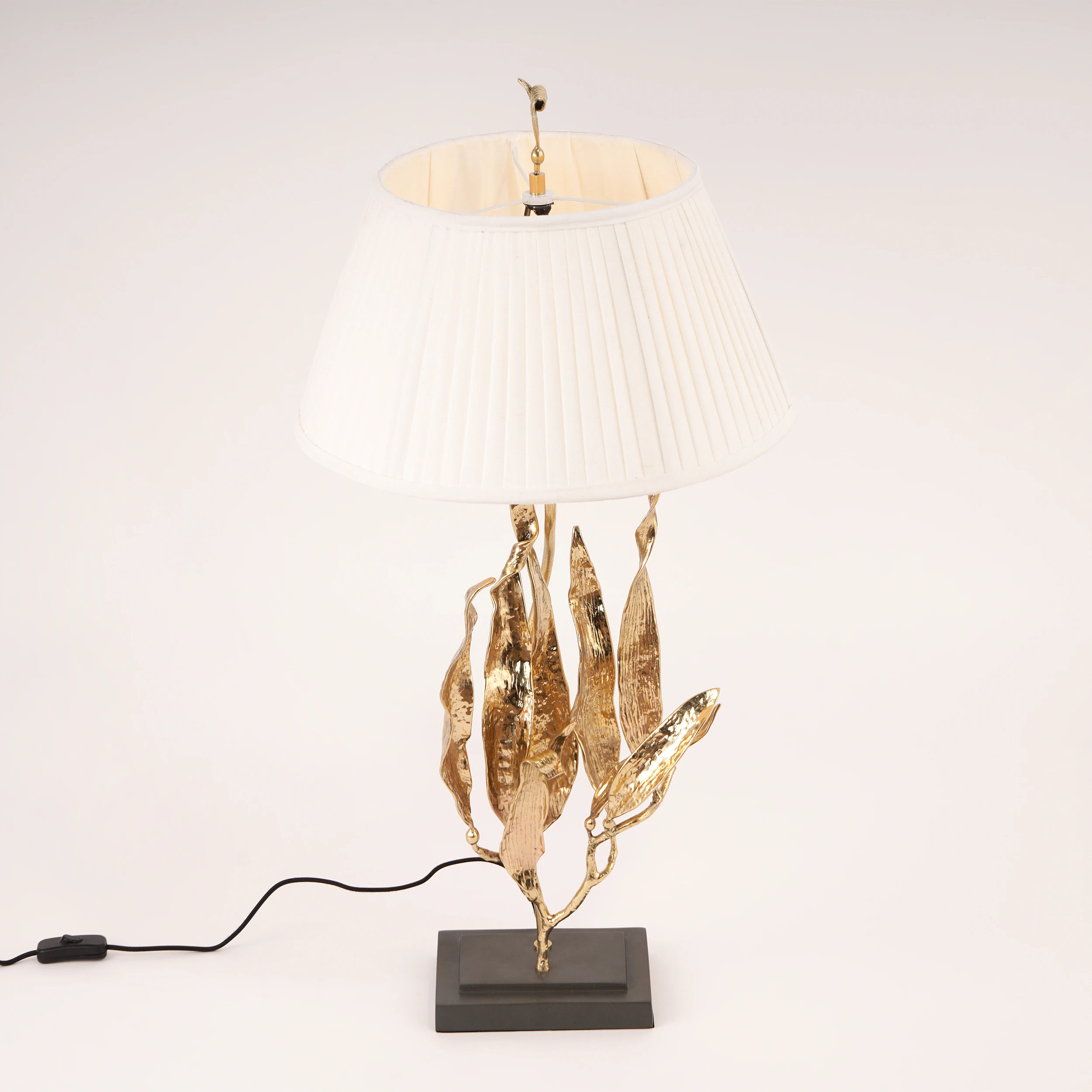 Quattrefoil Luxury Decor & Lighting