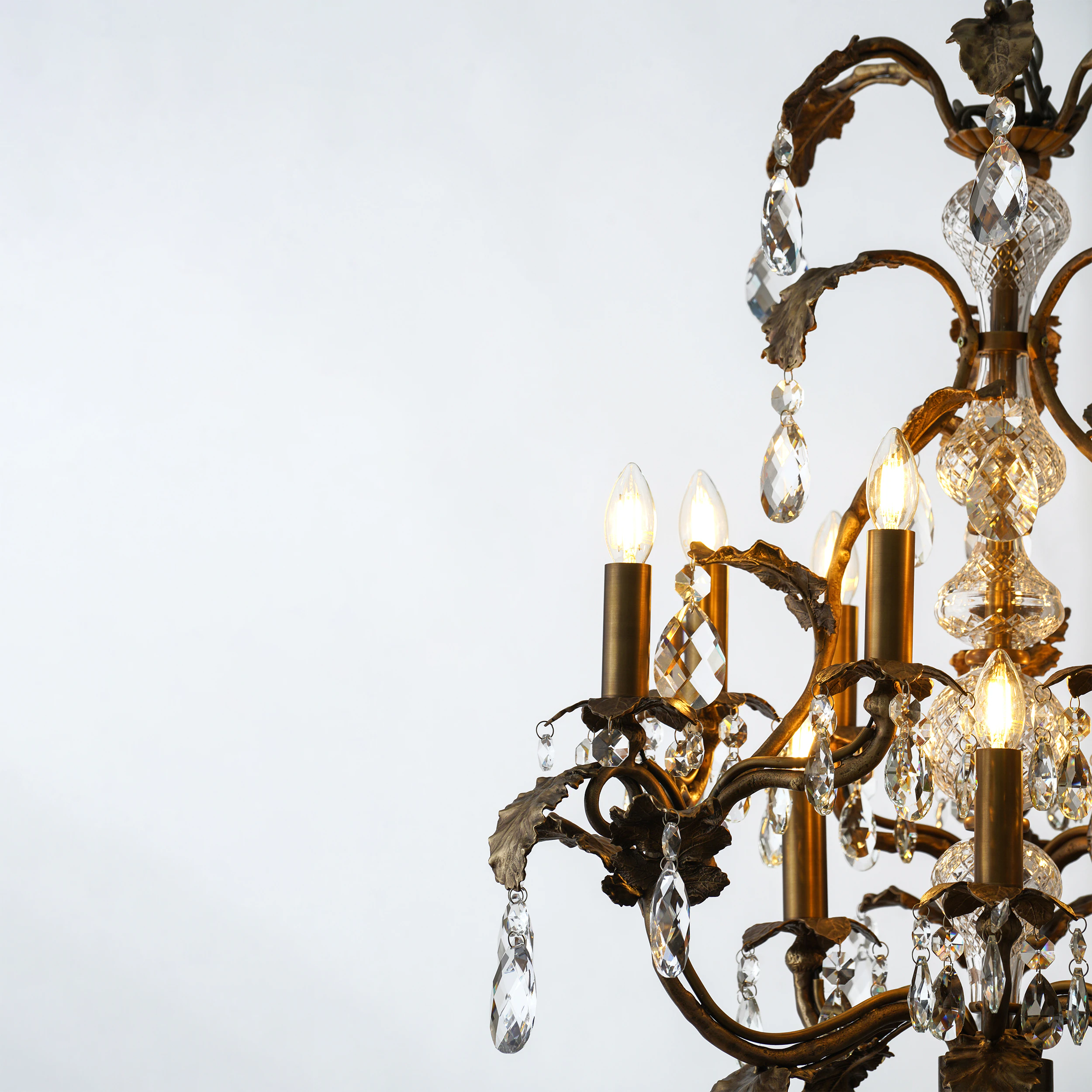 Quattrefoil Luxury Decor & Lighting