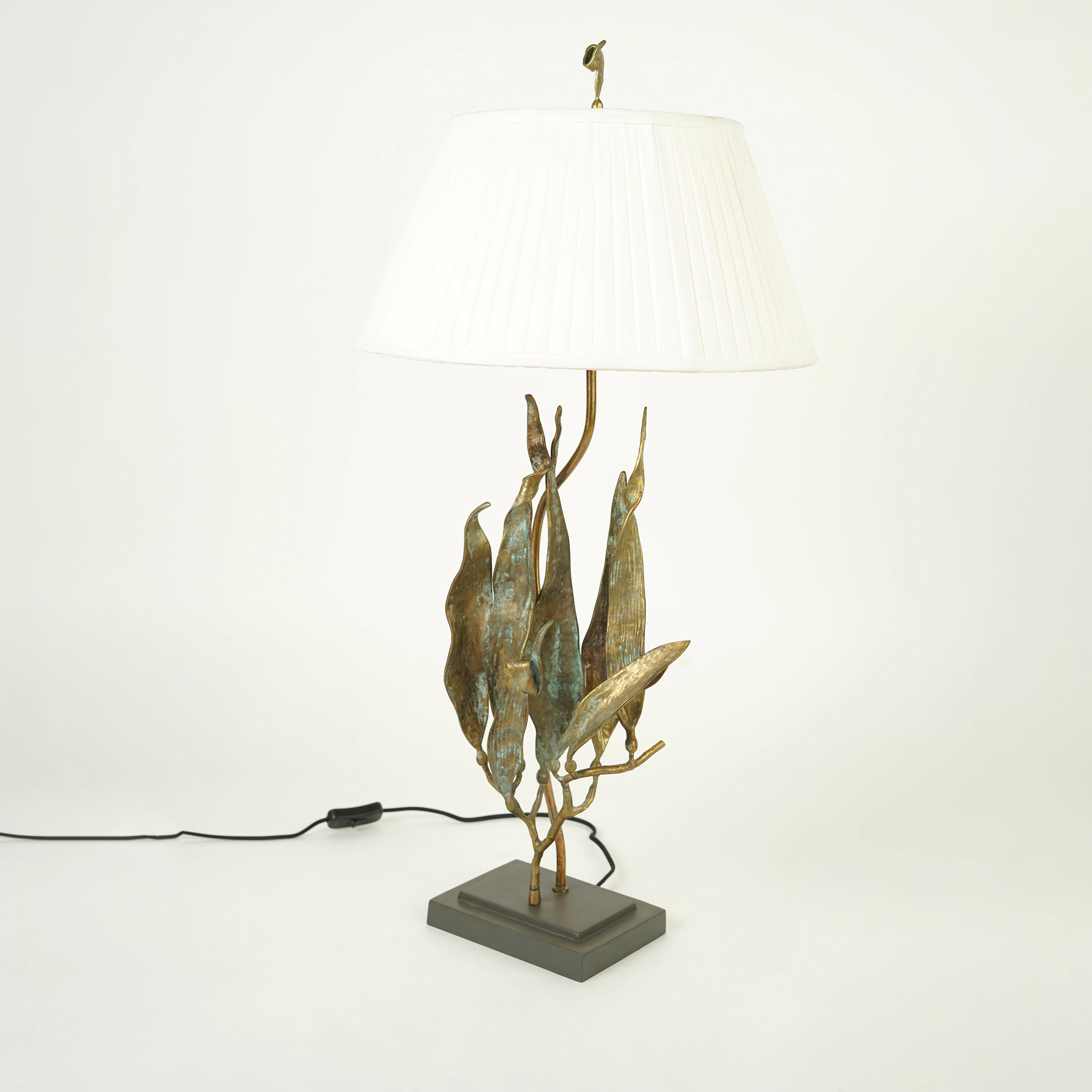 Quattrefoil Luxury Decor & Lighting