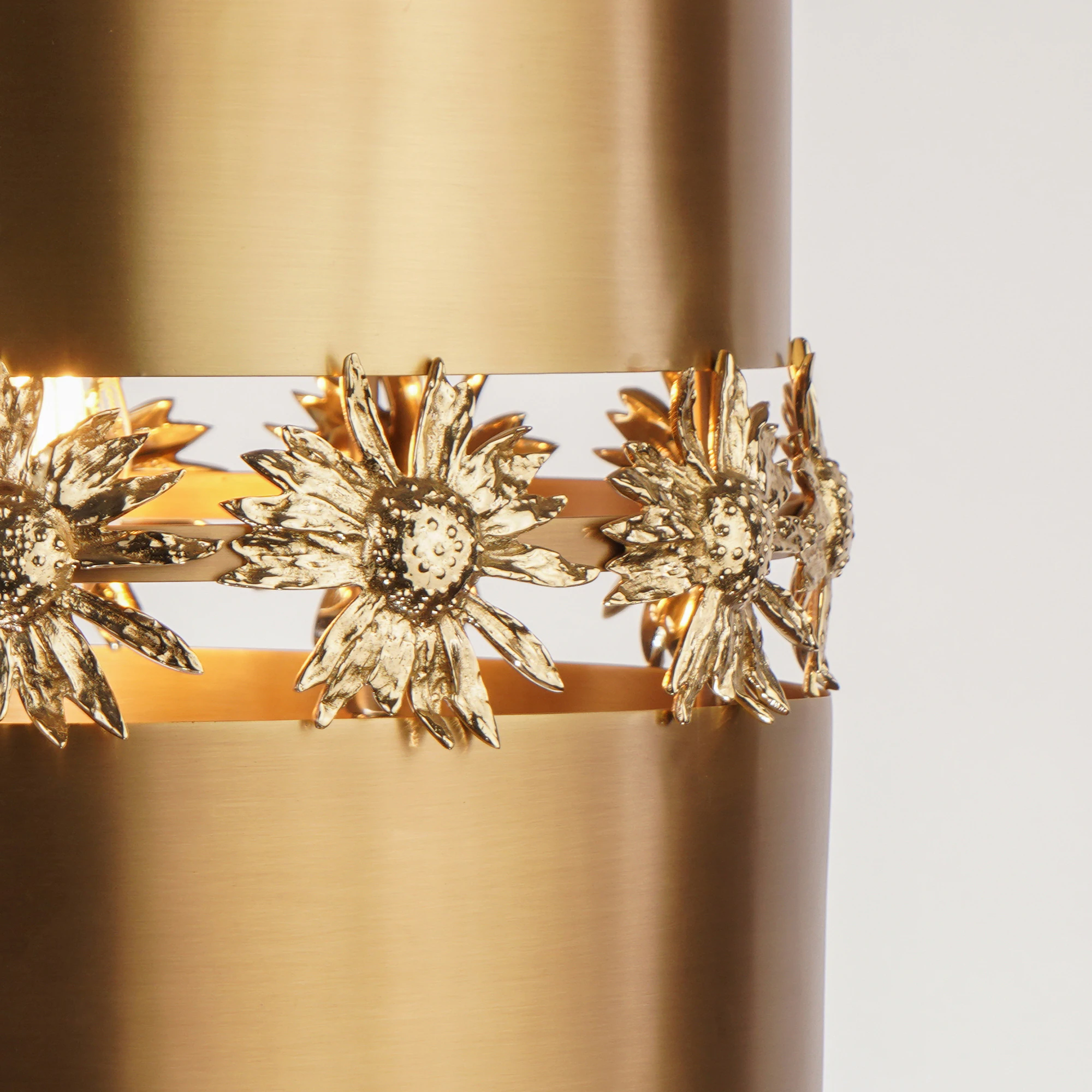 Quattrefoil Luxury Decor & Lighting